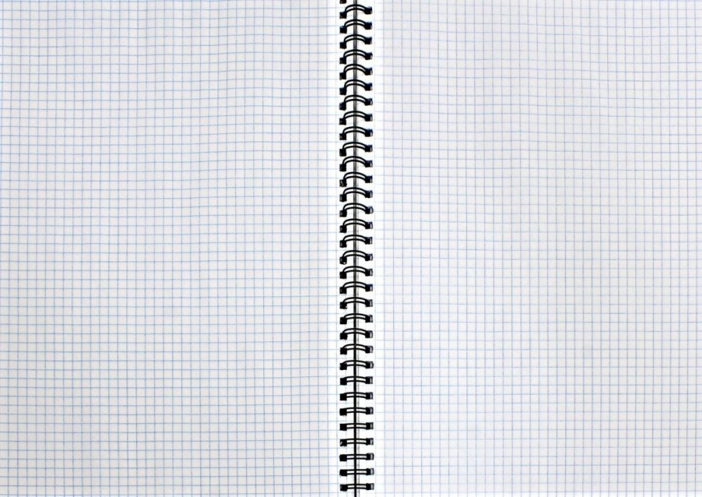 Тетрадный лист в клетку