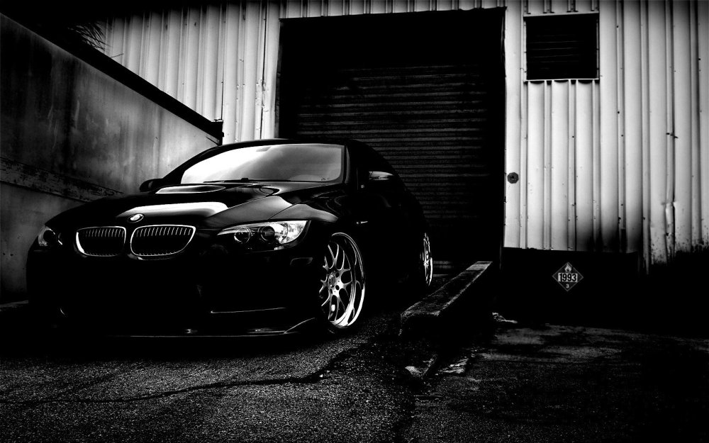 БМВ м5 е39 на черном фоне