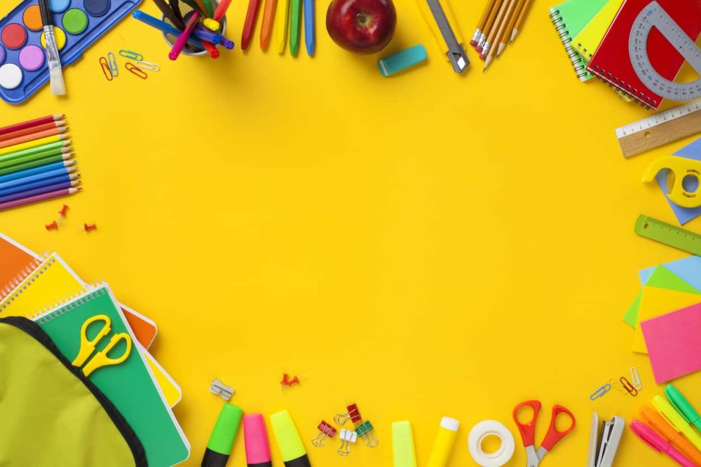 Канцтовары на желтом фоне