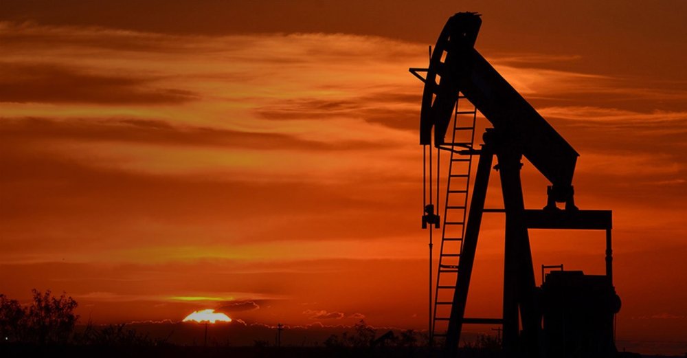 Нефтяные вышки на закате