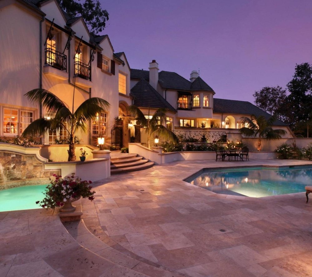 Современный особняк