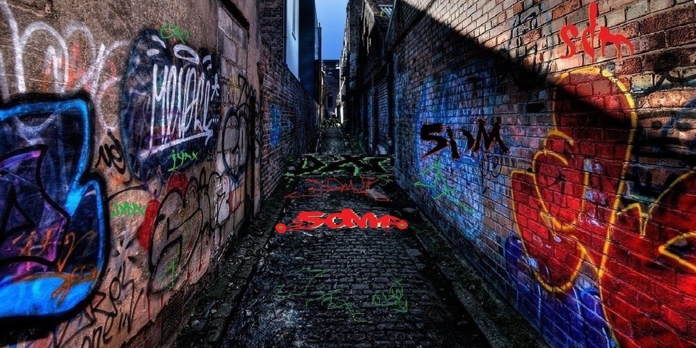Подворотня с граффити