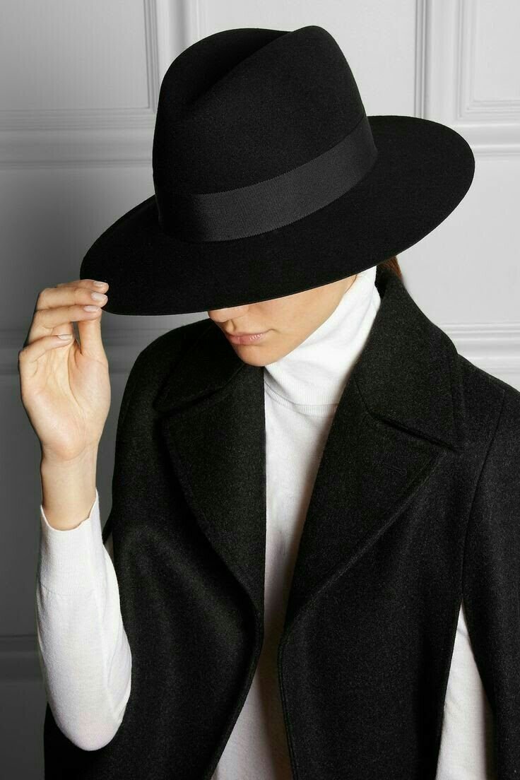 Костюм со шляпой