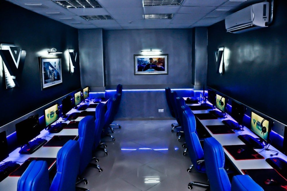 Дизайн компьютерного клуба