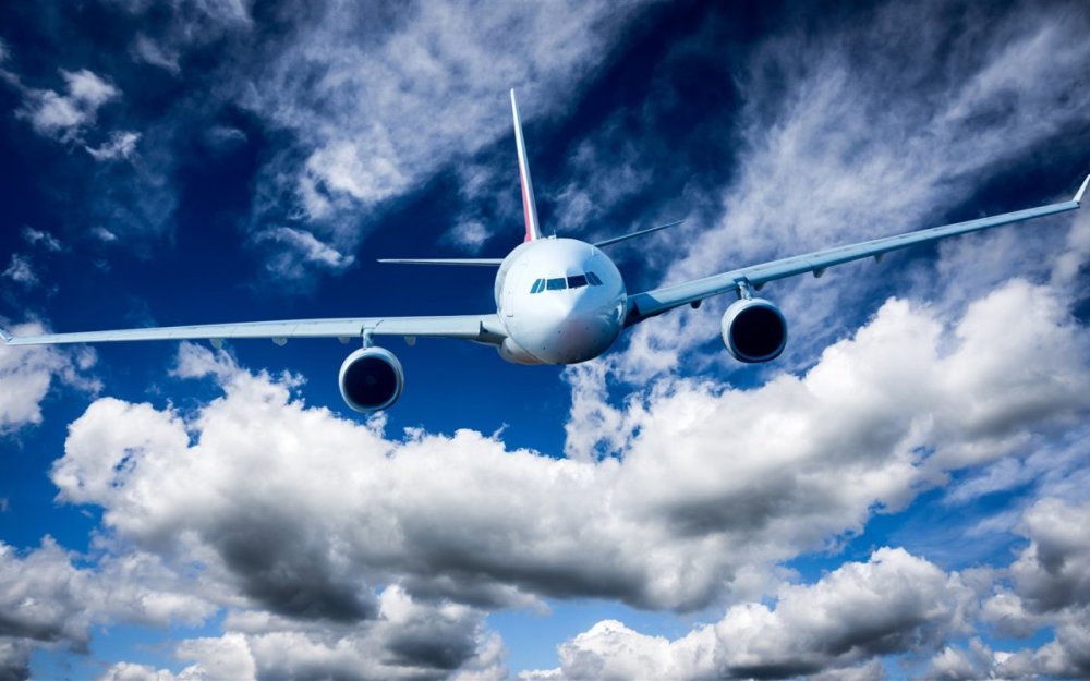 Самолет вблизи