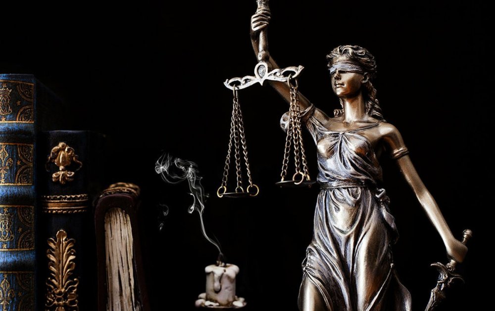 Фемида скульптура древней Греции в Лувре