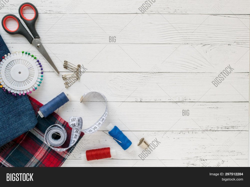 Фон со швейными инструментами