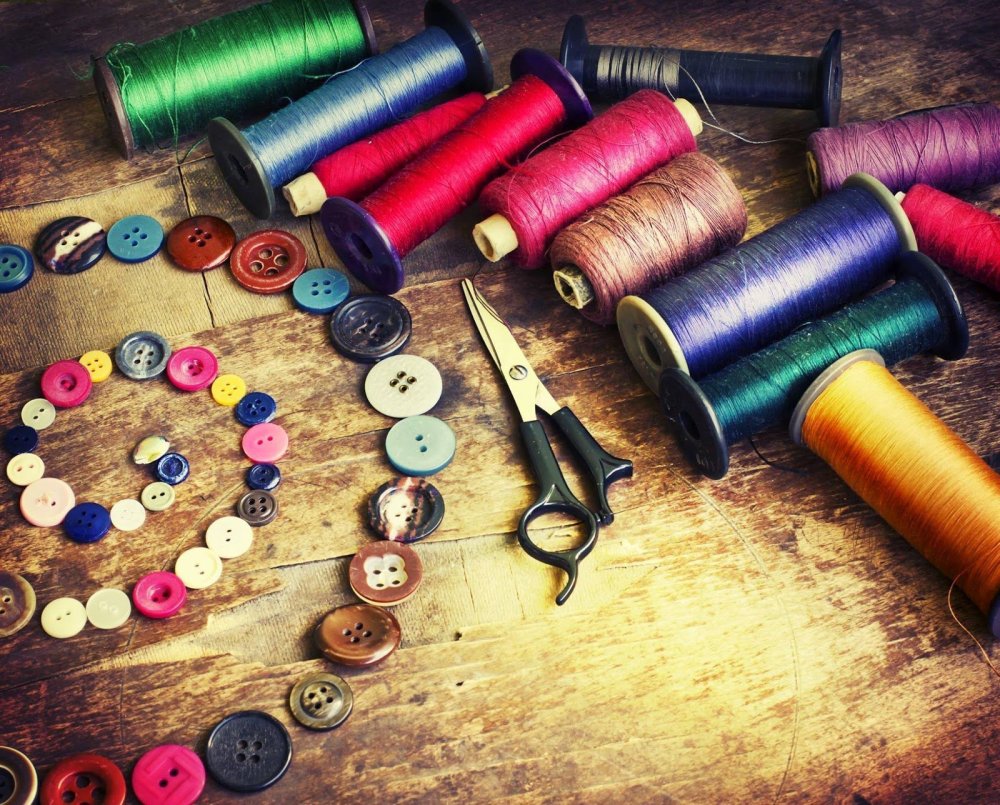 Иголка с ниткой