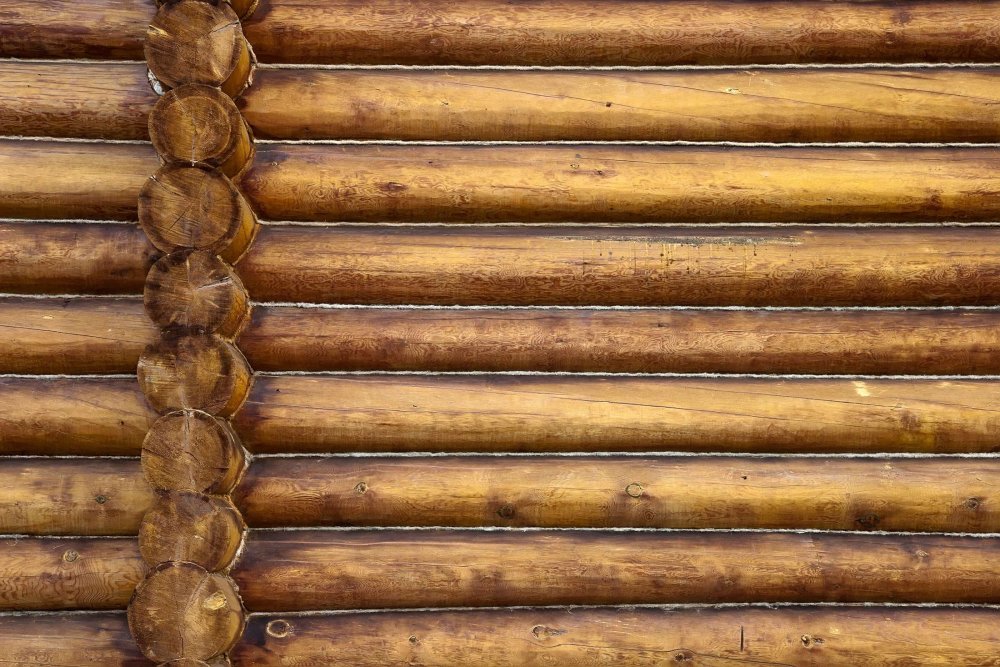 Бревенчатая стена