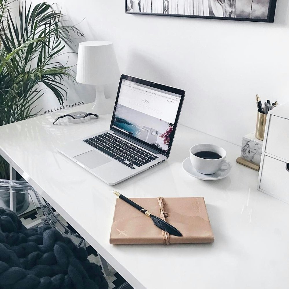 Ноутбук в офисе