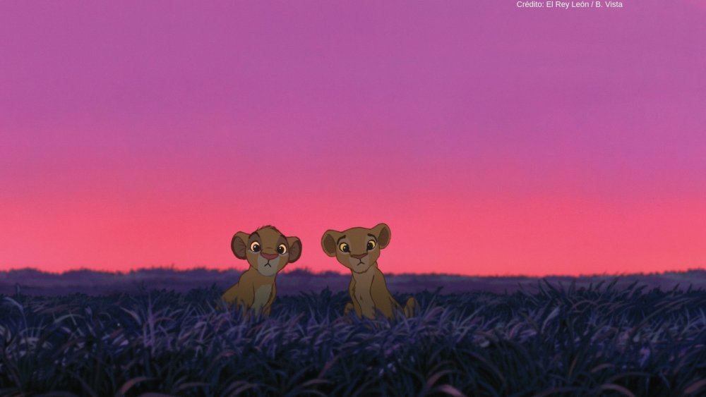 Король Лев Симба и Нала маленькие в траве