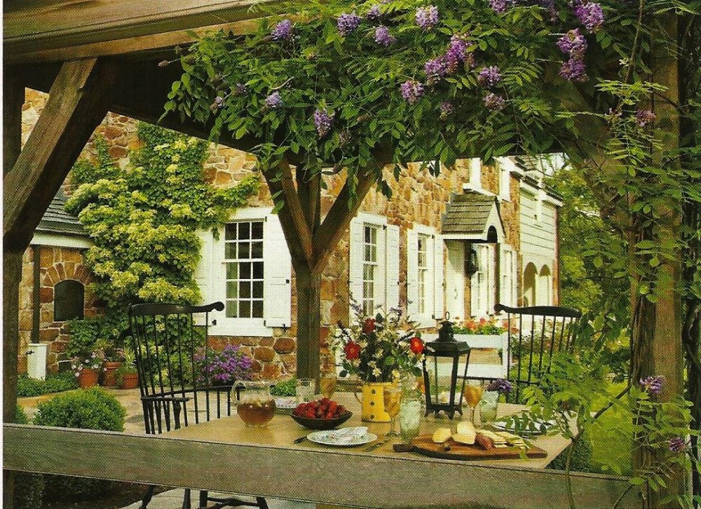 Веранда в саду