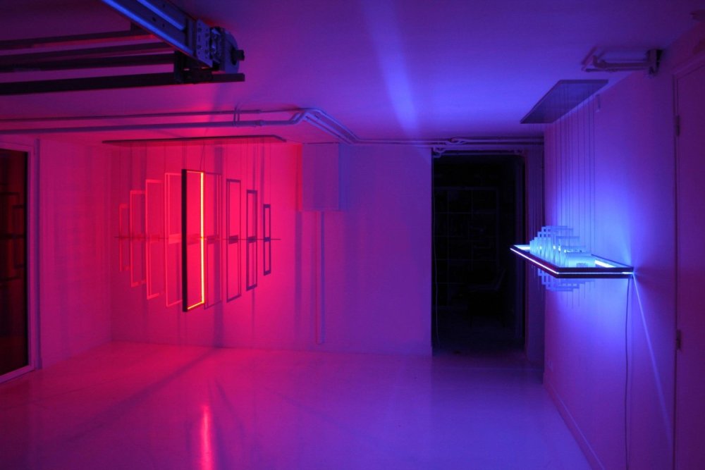 Неоновое помещение