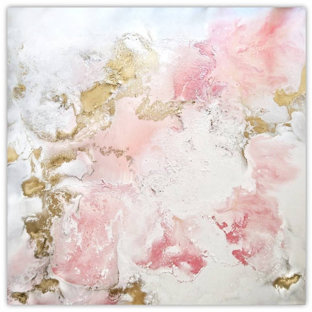 Розовый мрамор с золотом