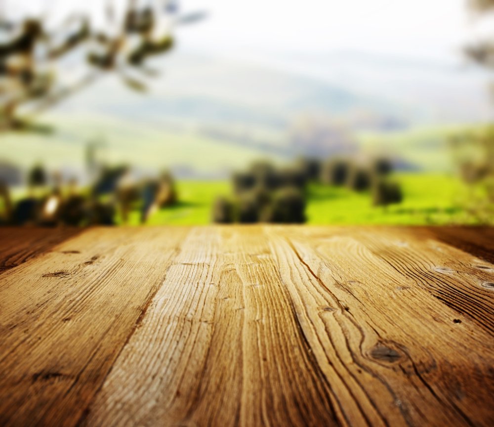 Стол дерево на природе фон