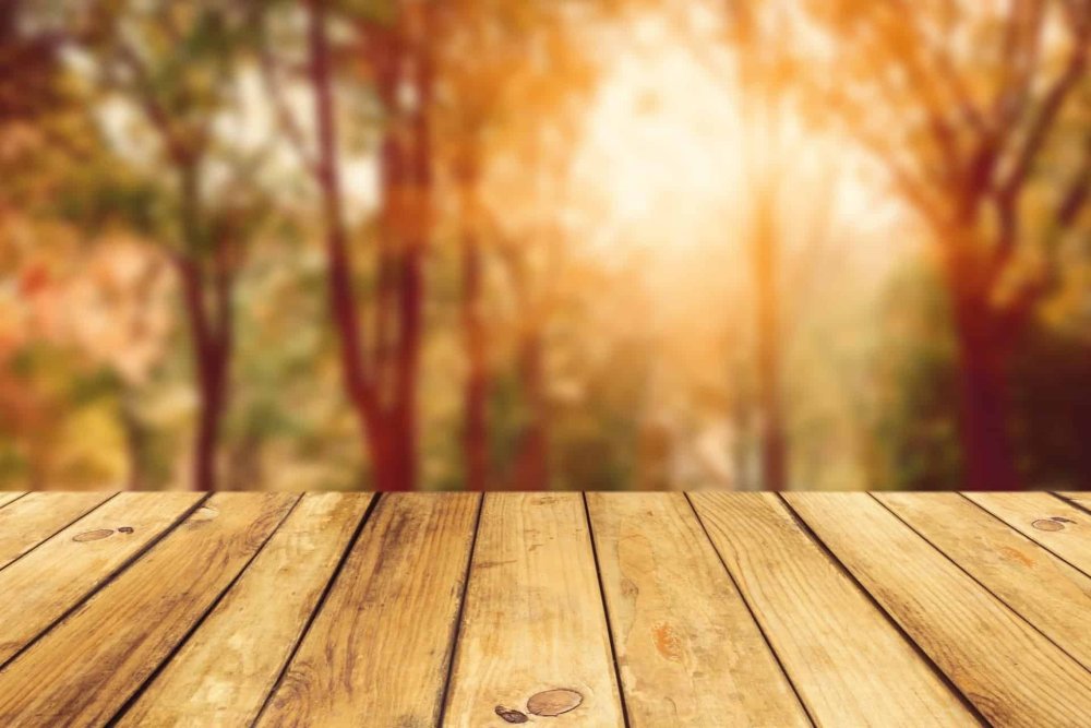 Деревянная поверхность стола