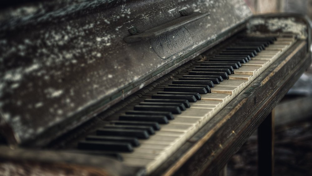 Старое пианино клавиши