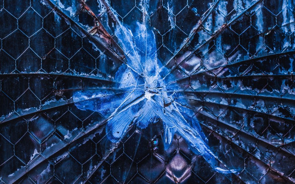 Картина разбитого стекла