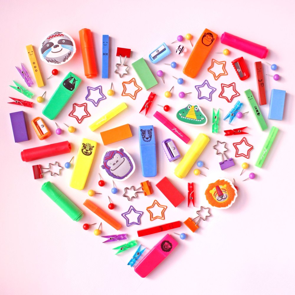 Фон для рекламы канцтоваров