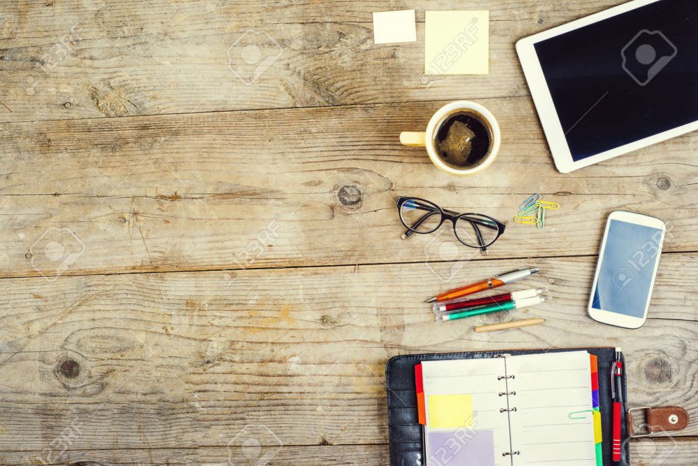 Стол с канцелярией Эстетика