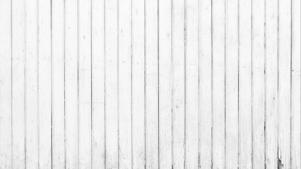 Белая деревянная стена