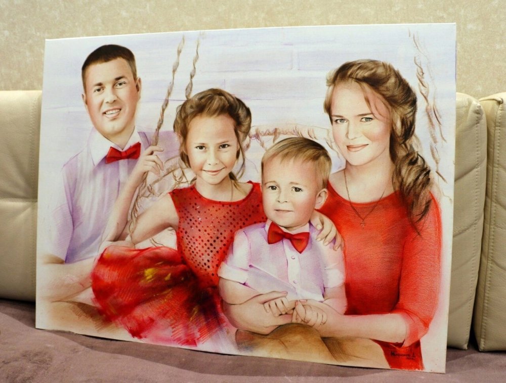 Семейный портрет цветными карандашами