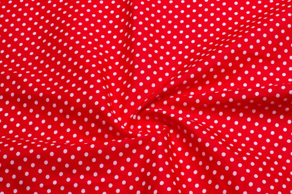 Красная ткань в белый горошек