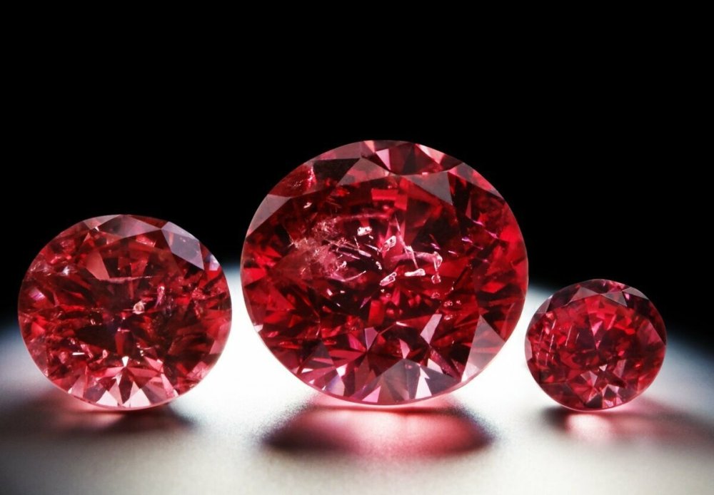 Самый дорогой камень в мире красный Алмаз