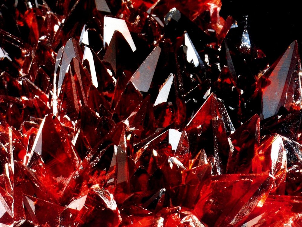Кристалл Рубин гранат