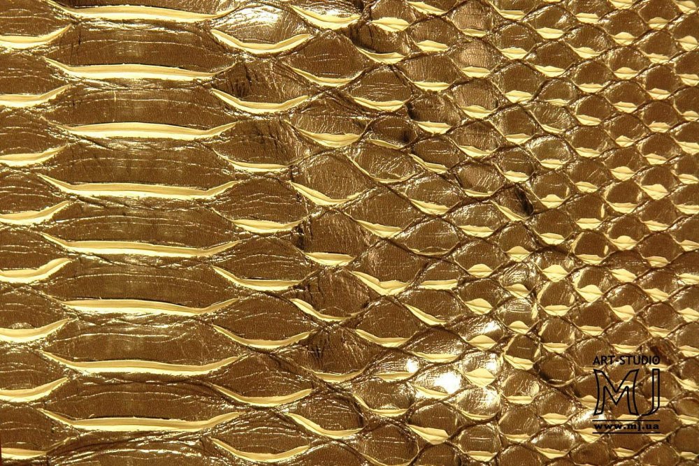 Золотая рыбья чешуя