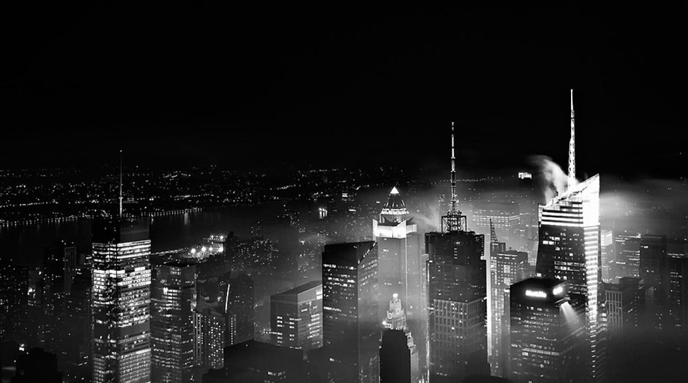 Город на черном фоне