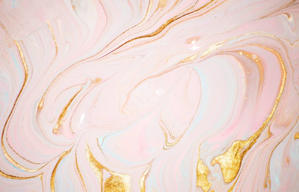 Розовый мрамор с золотом