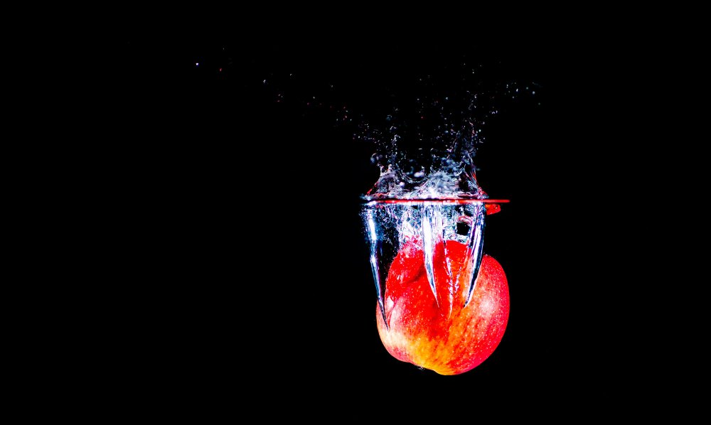 Фрукты в воде