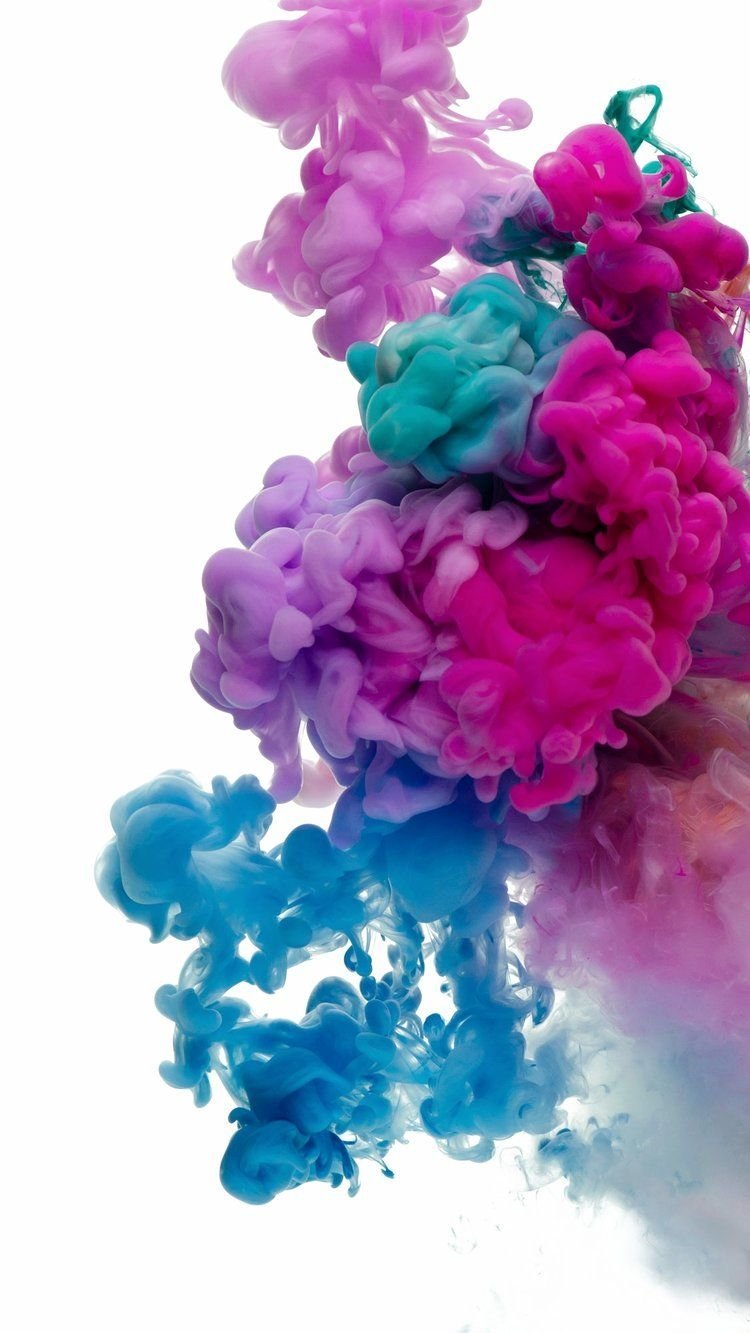 Яркие краски в воде