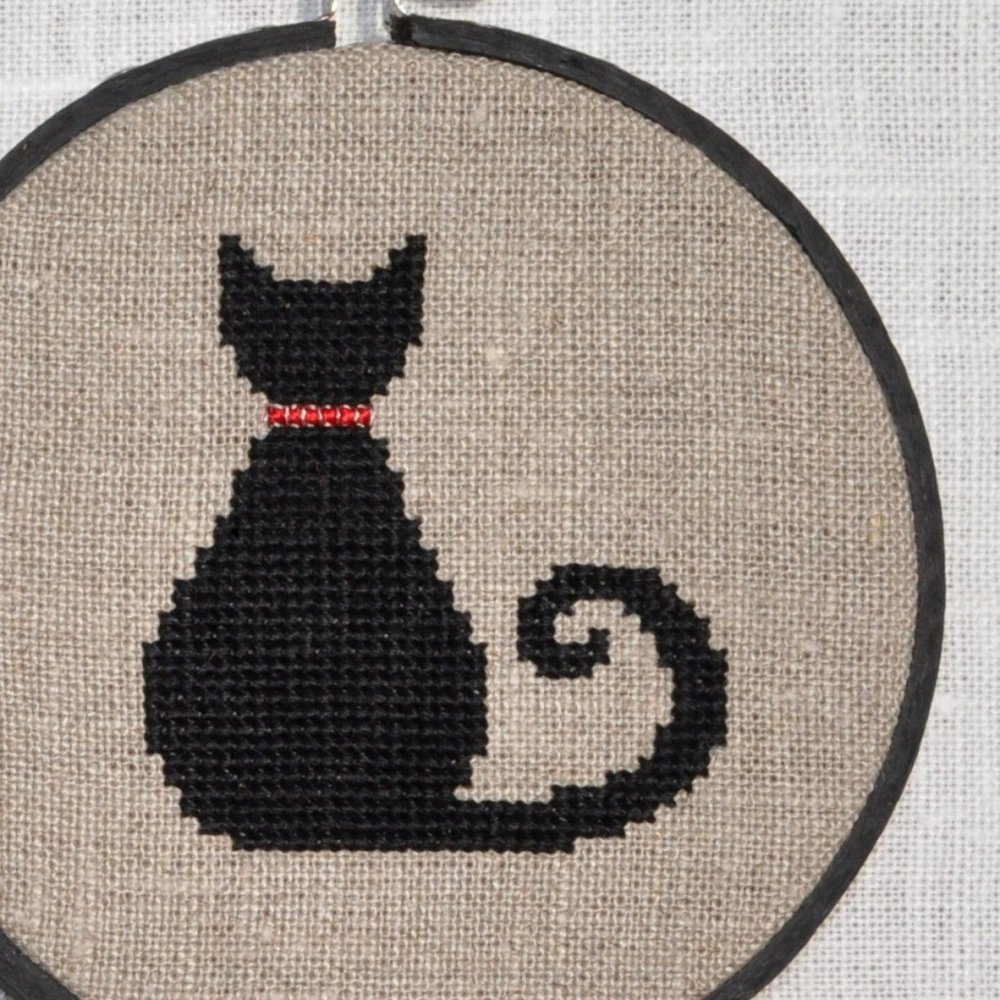 Вышивка крестом черная кошка