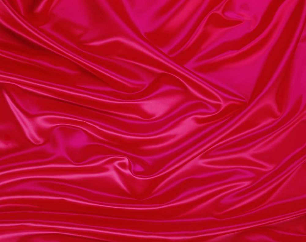 Красивая шелковая красная ткань