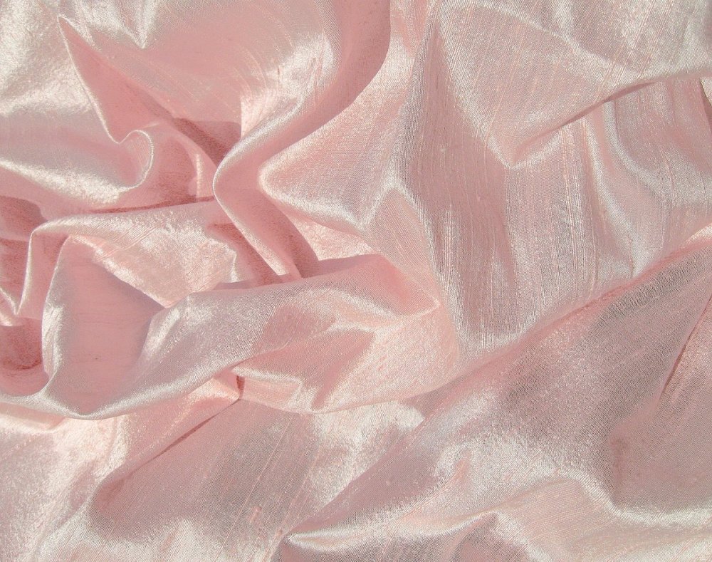 Розовый шелк