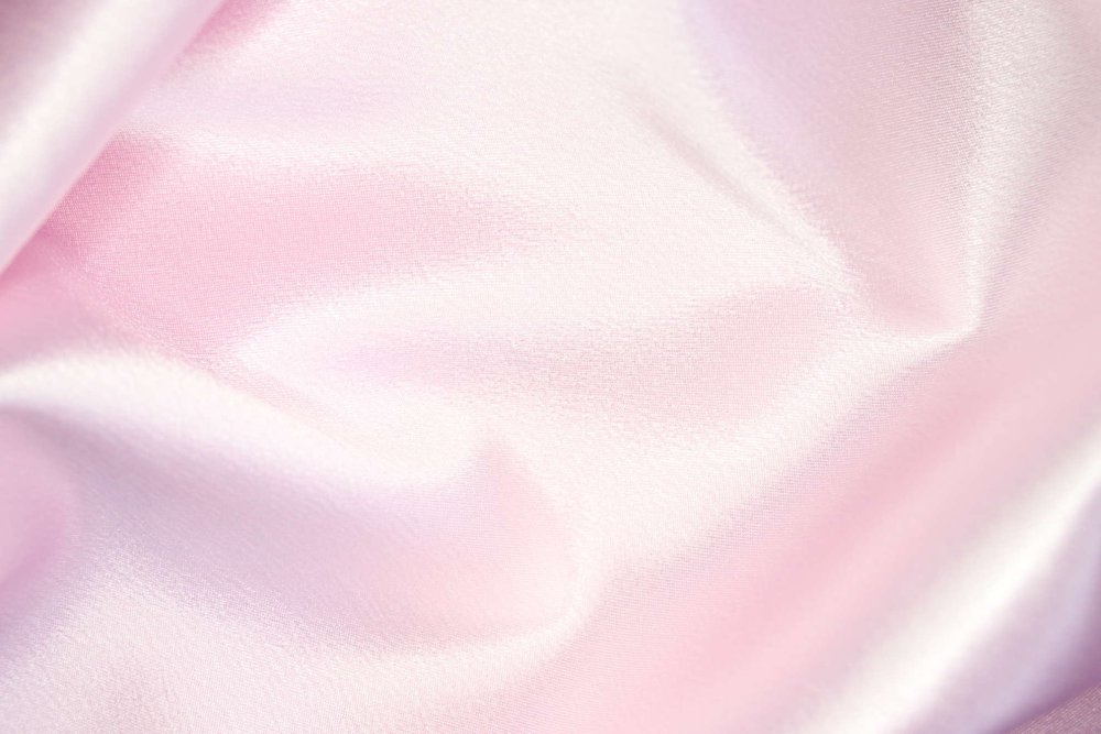 Светло розовый шелк