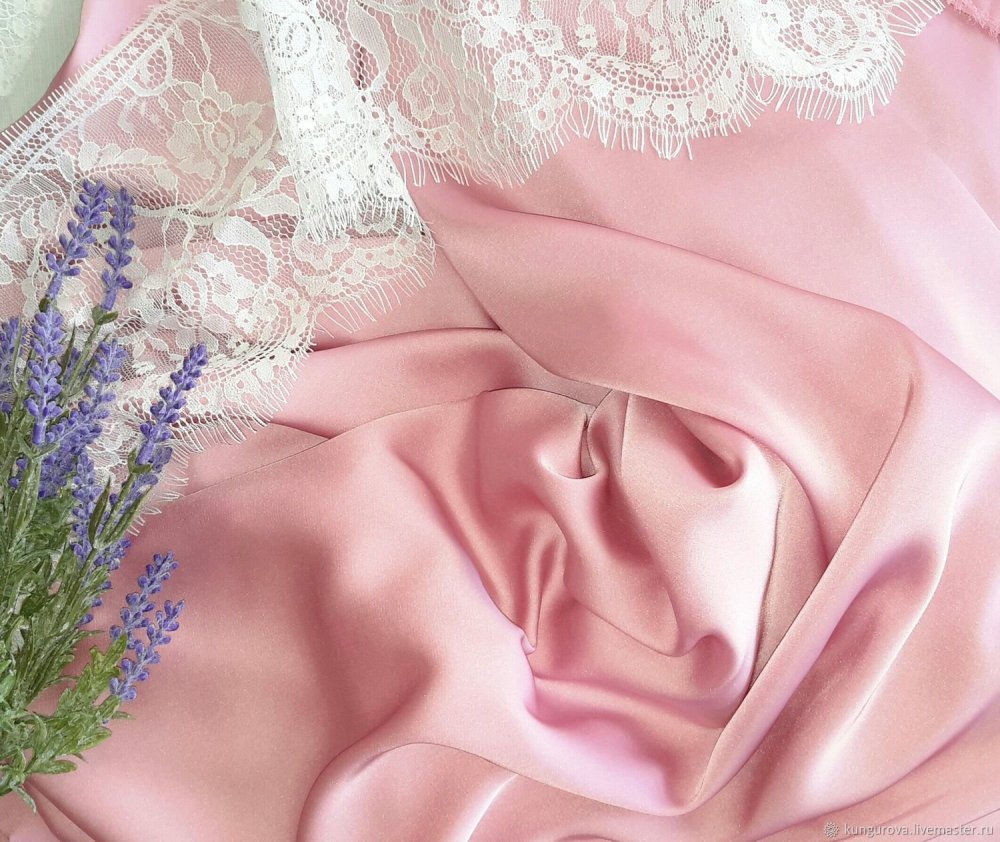 Нежный розовый шелк