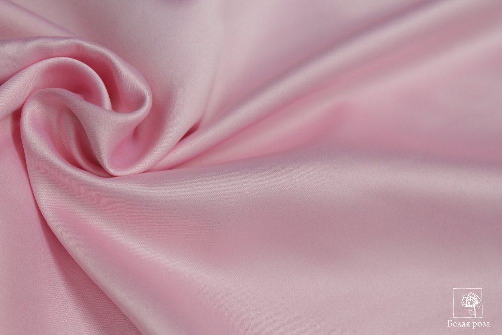 Розовые атласные шторы