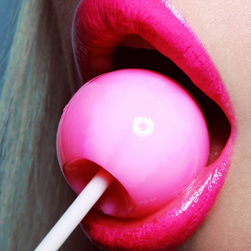 Девушка с чупачупсом