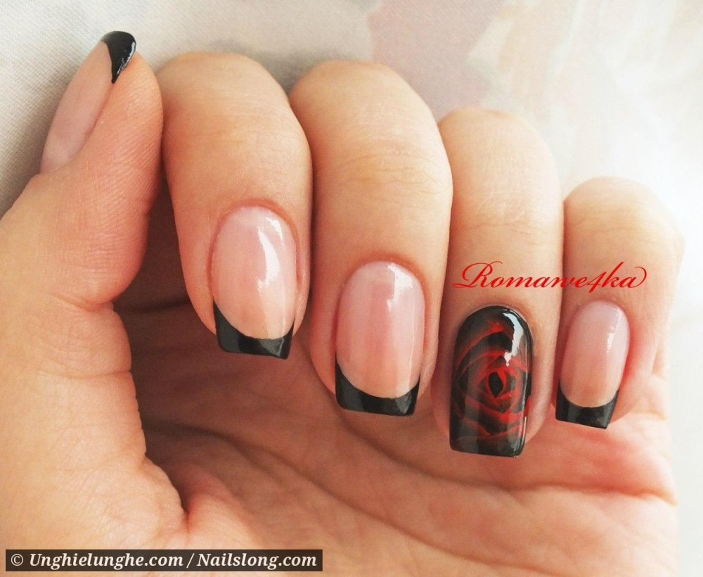 Ногти черный френч с розочками