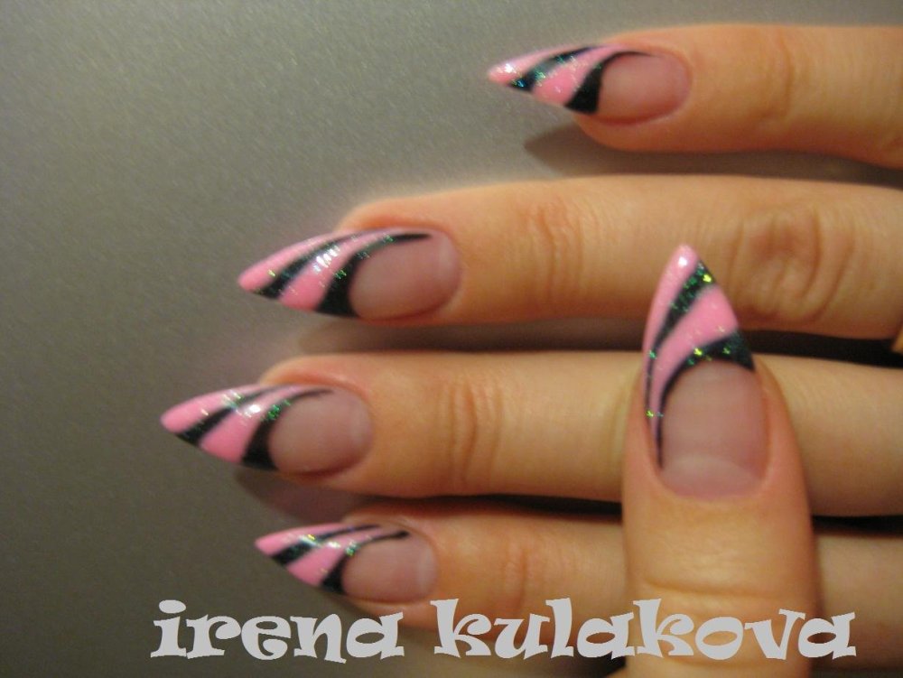 Двойной френч на острых ногтях