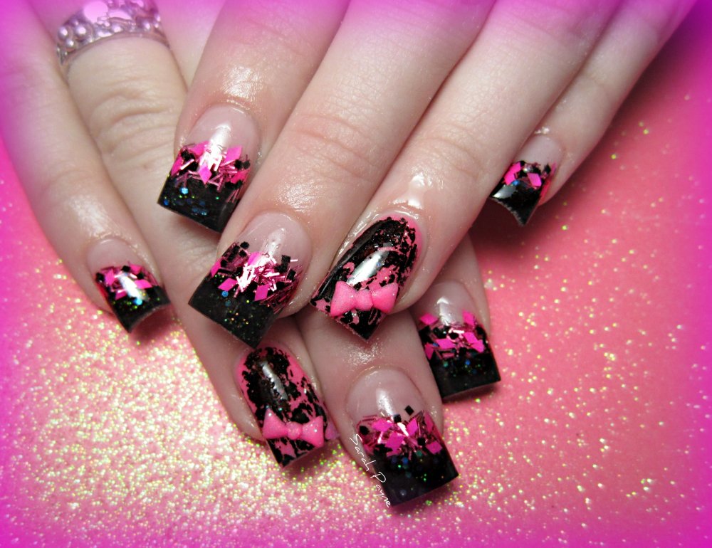 Черно розовый френч на ногтях