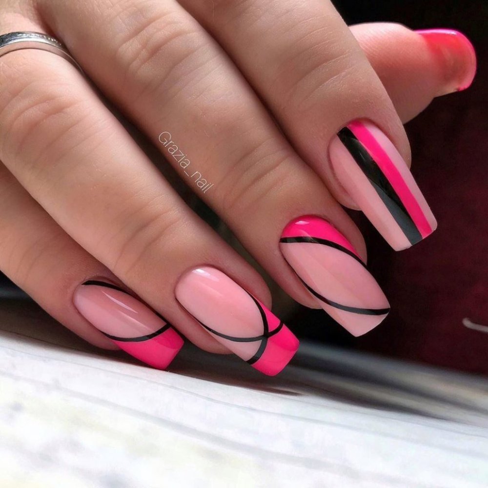 Маникюр розовый с черным