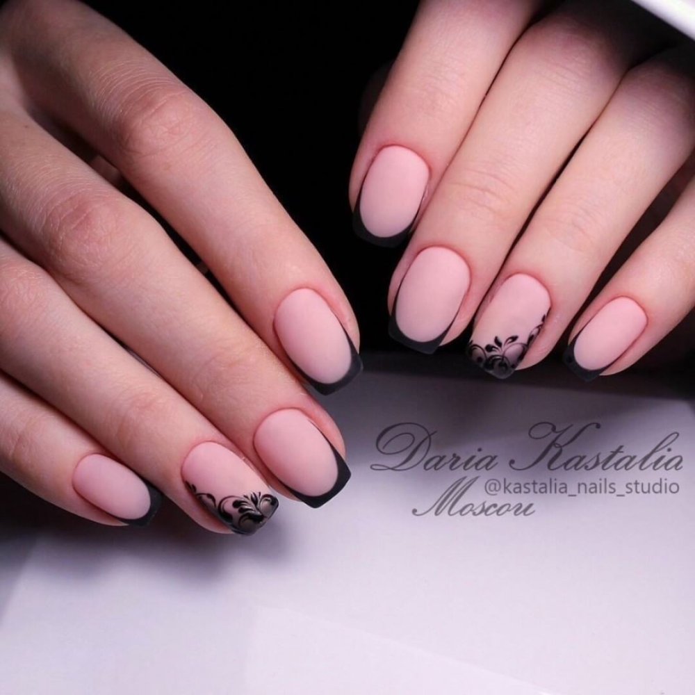 Чёрный матовый френч 2021