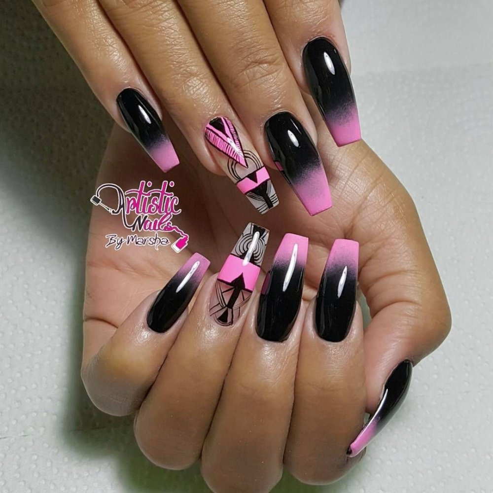 Маникюр фуксия с черным