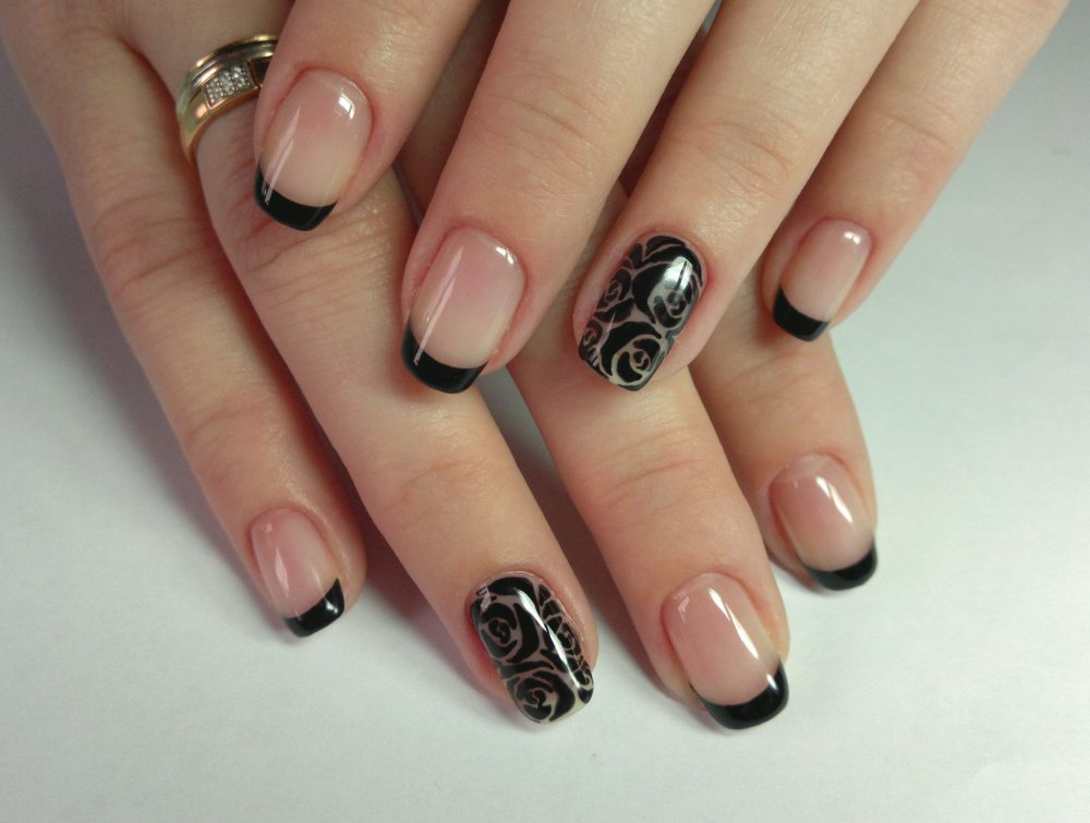 Френч маникюр с черным лаком