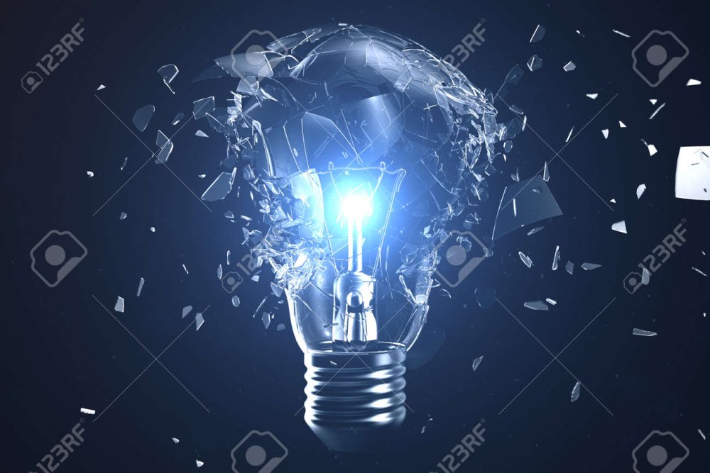 Лампочка на синем фоне