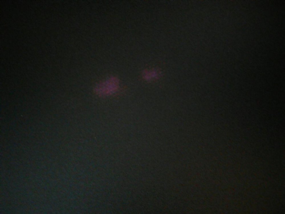 Красные точки на экране